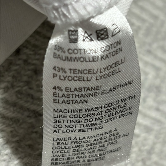 Saks Fifth Ave White Women's Shorts. Size 2 - Picture 10 of 10